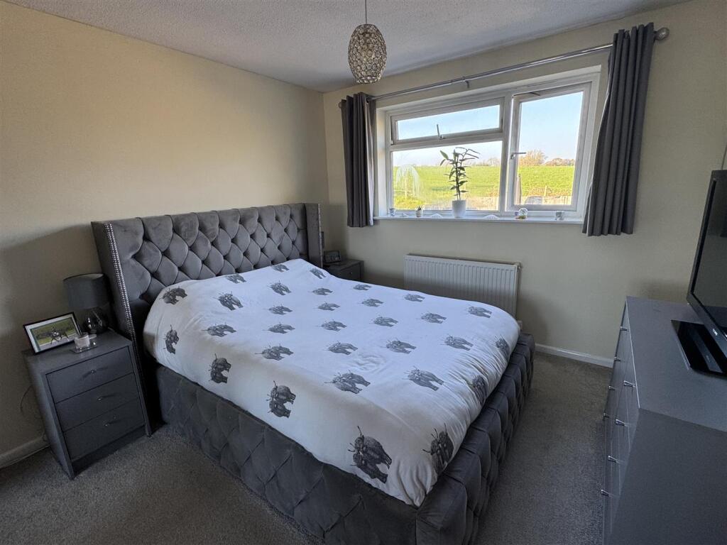 House in Bridport, North Allington - More
