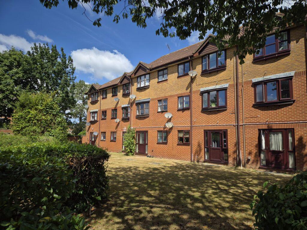 Main image of property: 132 Brunel Road, Redbridge, Southampton, SO15 0LR