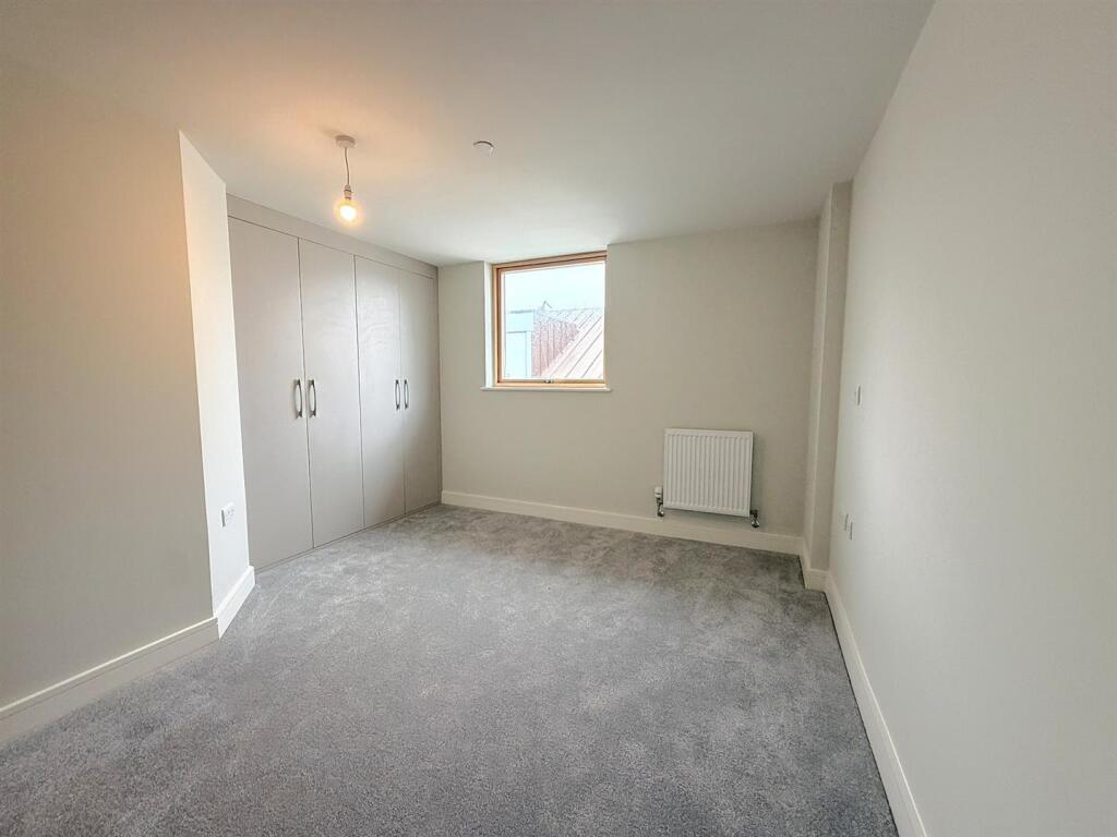 Apartment in Southend-on-Sea - More