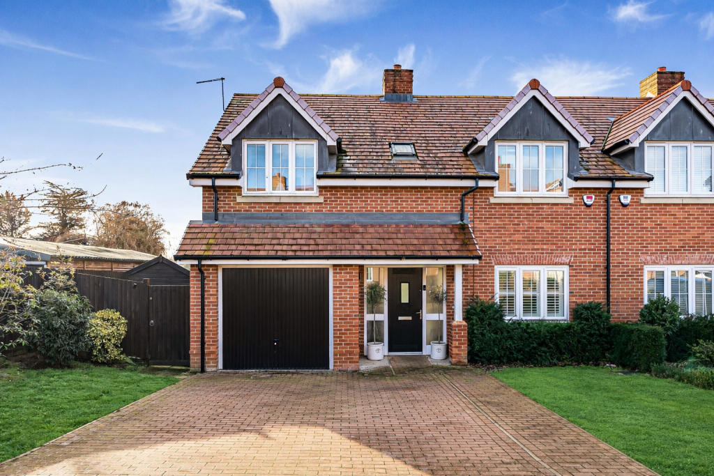 Main image of property: The Stables, Pottersheath, AL6