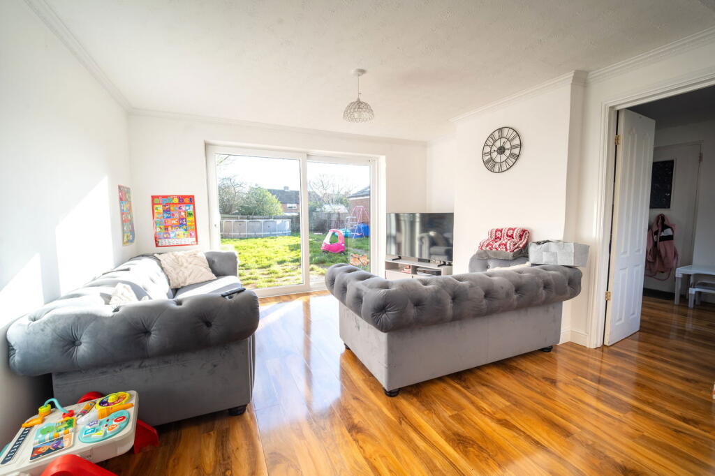 Whaddon Way, Bletchley, Milton Keynes, MK3 7DQ photo 4