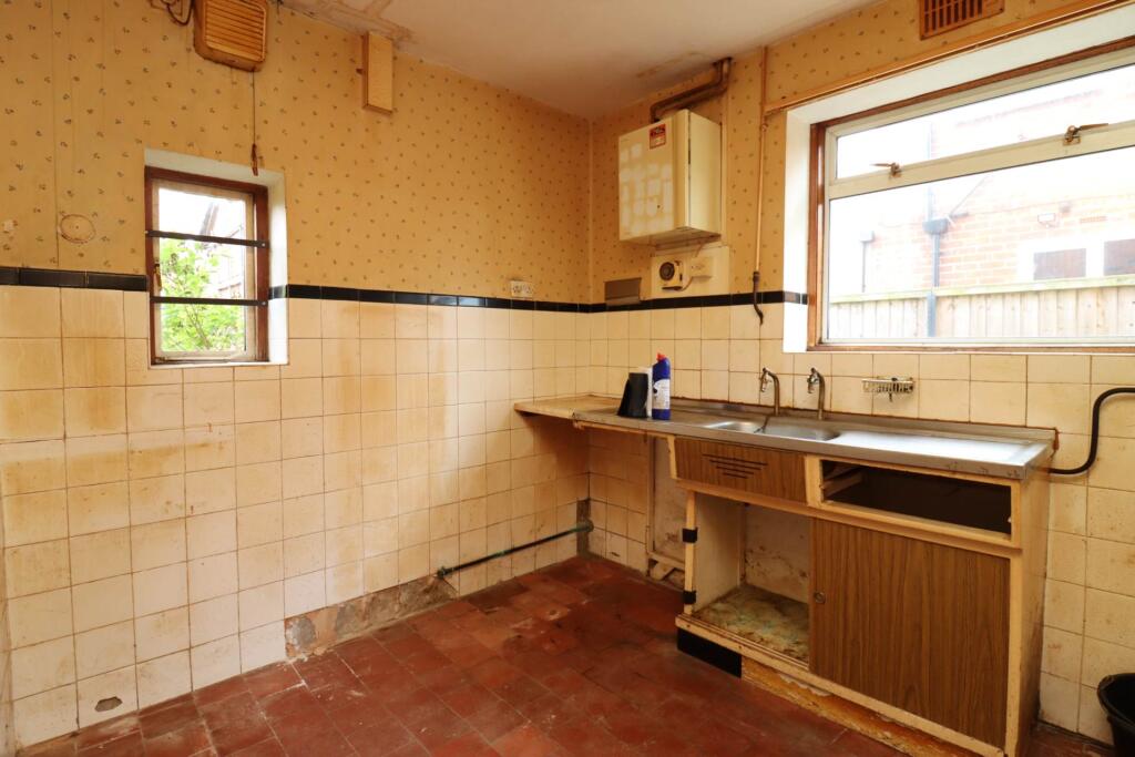 Morland Avenue, Bromborough photo 4