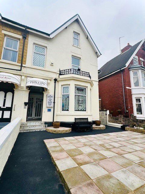 Studio other on Station Road, Blackpool, Lancashire, FY4 1EU, £190,000