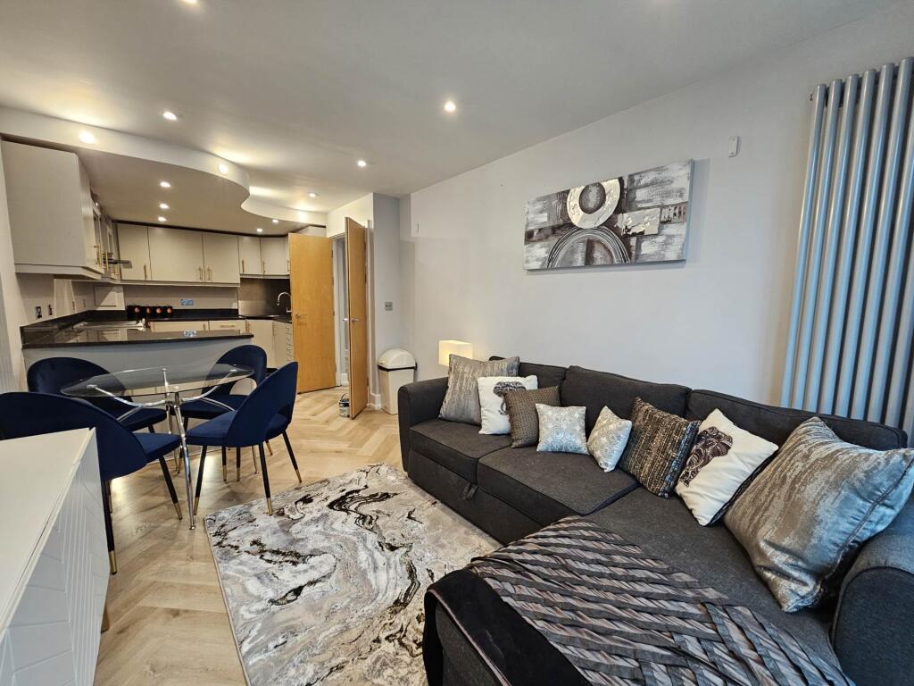 Main image of property: Millharbour, South Quay, E14 9NA (Water & Gas/Heating utilities included)