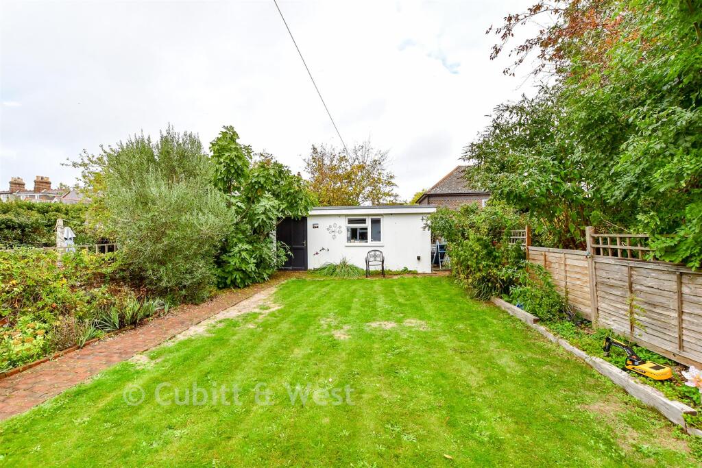 Kings Avenue, Chichester, West Sussex photo 3