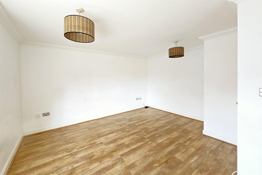Apartment in Chafford Hundred, South Stifford - View 2
