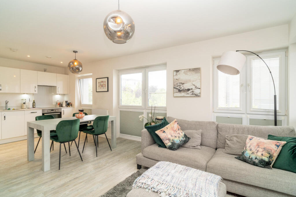 Apartment in Hertsmere, Elstree and Borehamwood - View 2