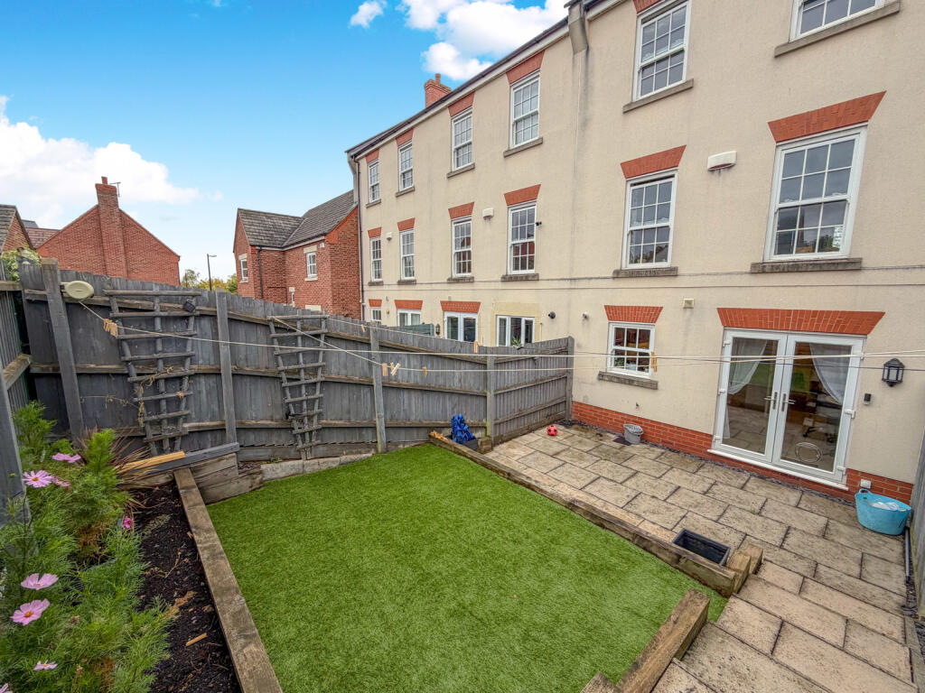 House in Charnwood, Hallam Fields, Birstall - View 4