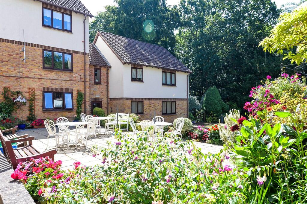 Main image of property: Lakeside Pines, Barrs Avenue, New Milton, Hampshire, BH25