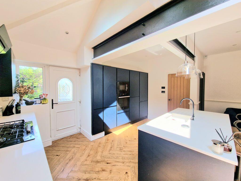Hillside Road, Woodley photo 3