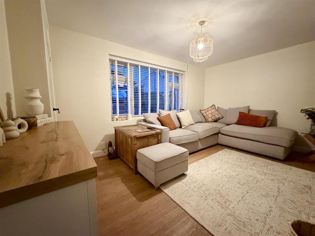 The Drive, Kippax, Leeds photo 3