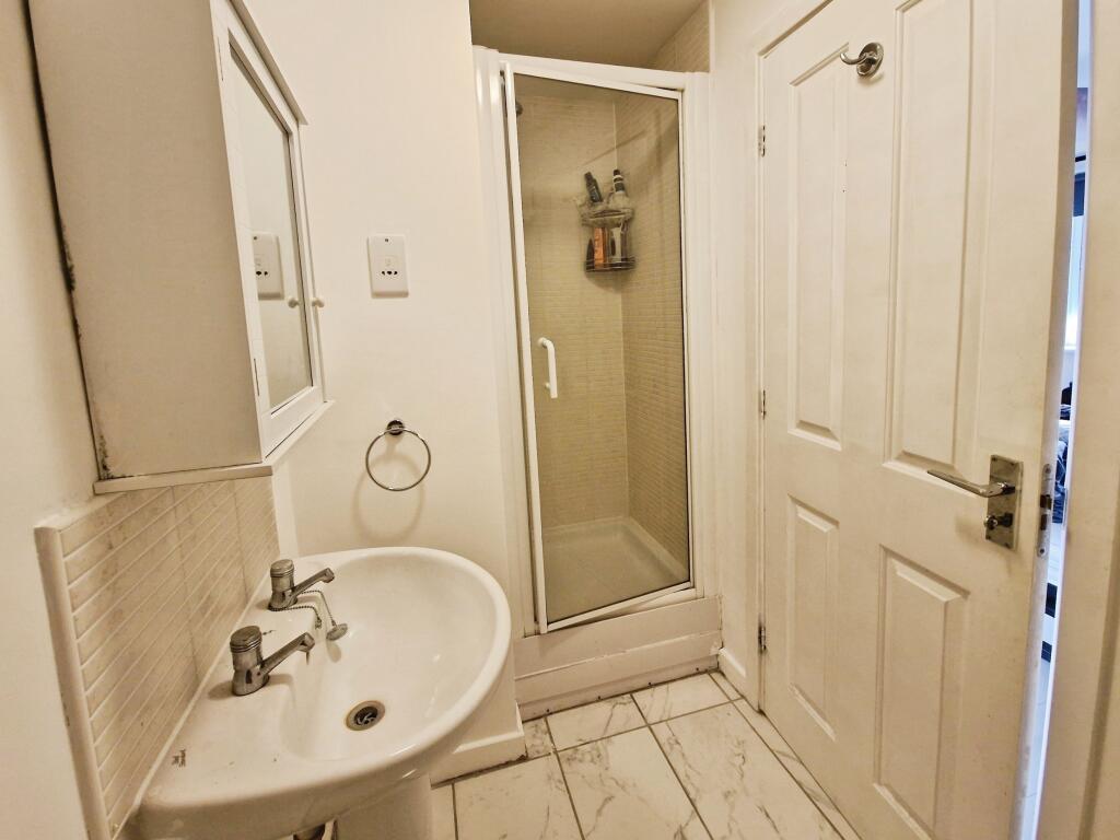 Apartment in Doncaster, Armthorpe - More