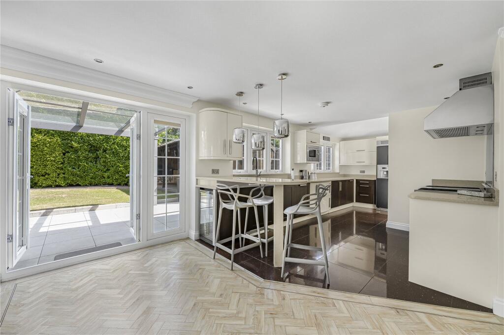House in Bromley - View 2