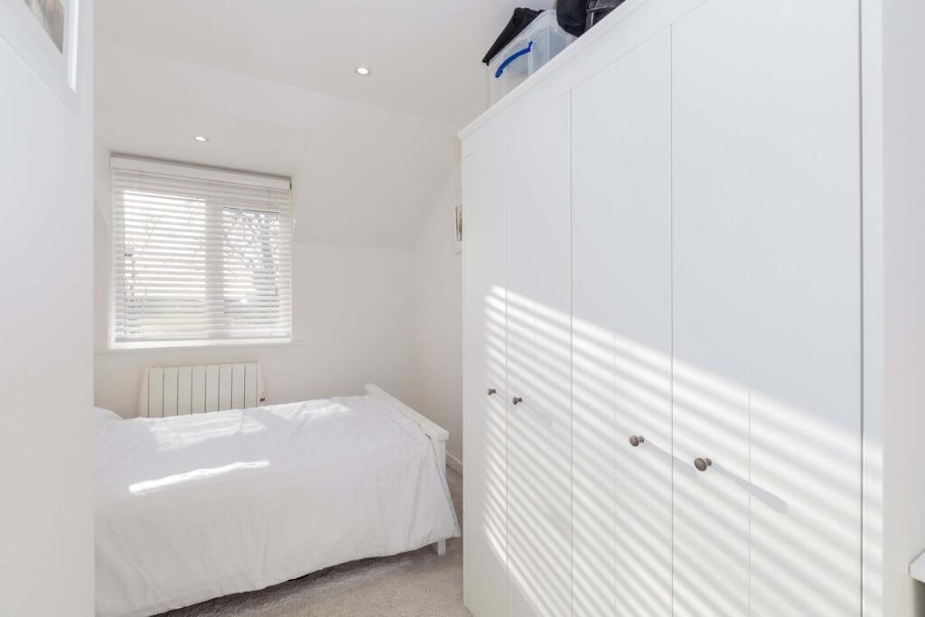 Huntington Place, Langley, SL3 - More