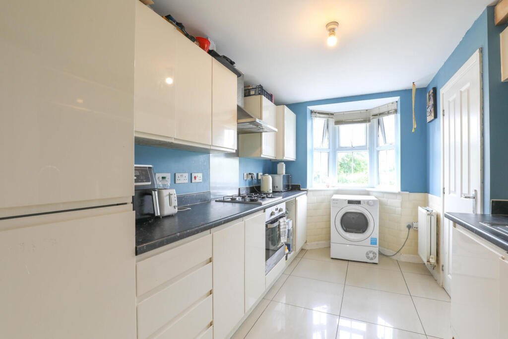 Pembrey Close, Burton Latimer, Kettering photo 4
