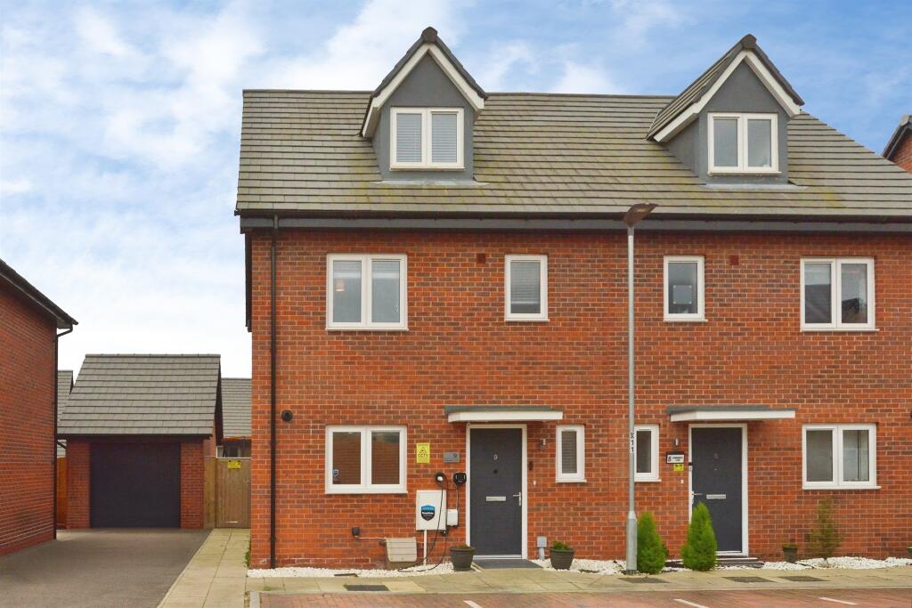 Main image of property: Hemingway Loke, Tattenhoe Park, MILTON KEYNES