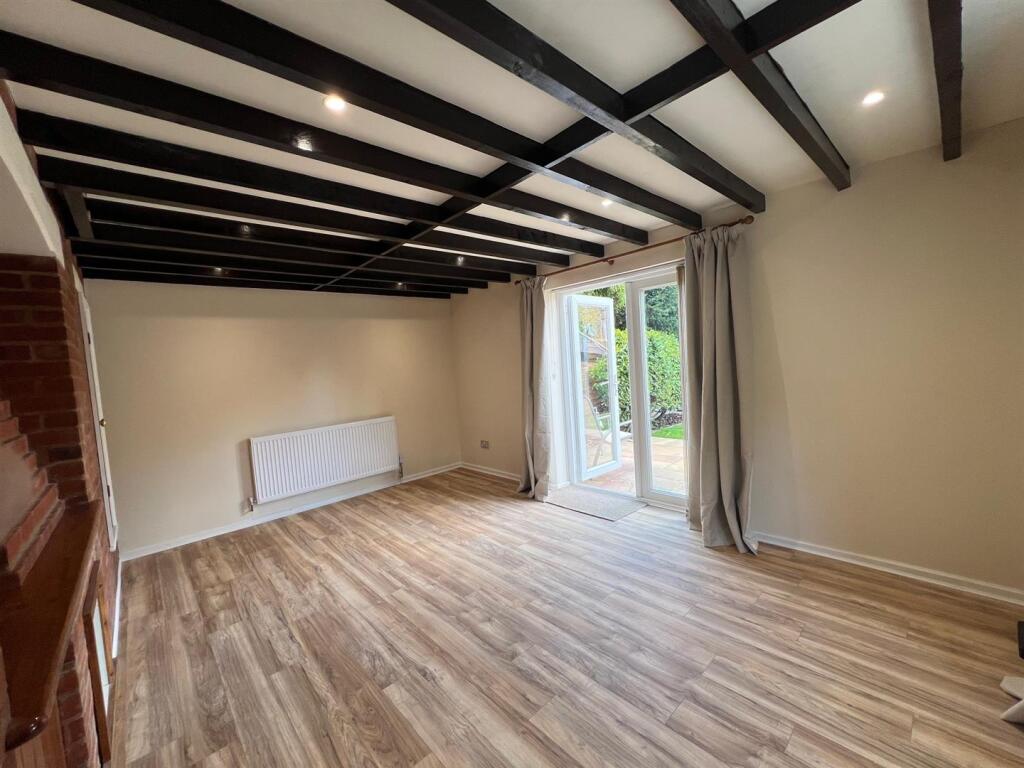 House in Basildon, Noak Bridge - View 4