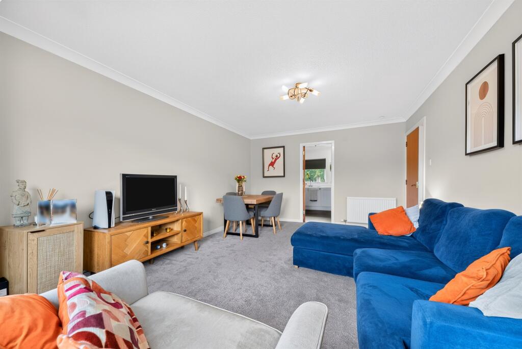 Apartment in Glasgow, East Renfrewshire - View 3
