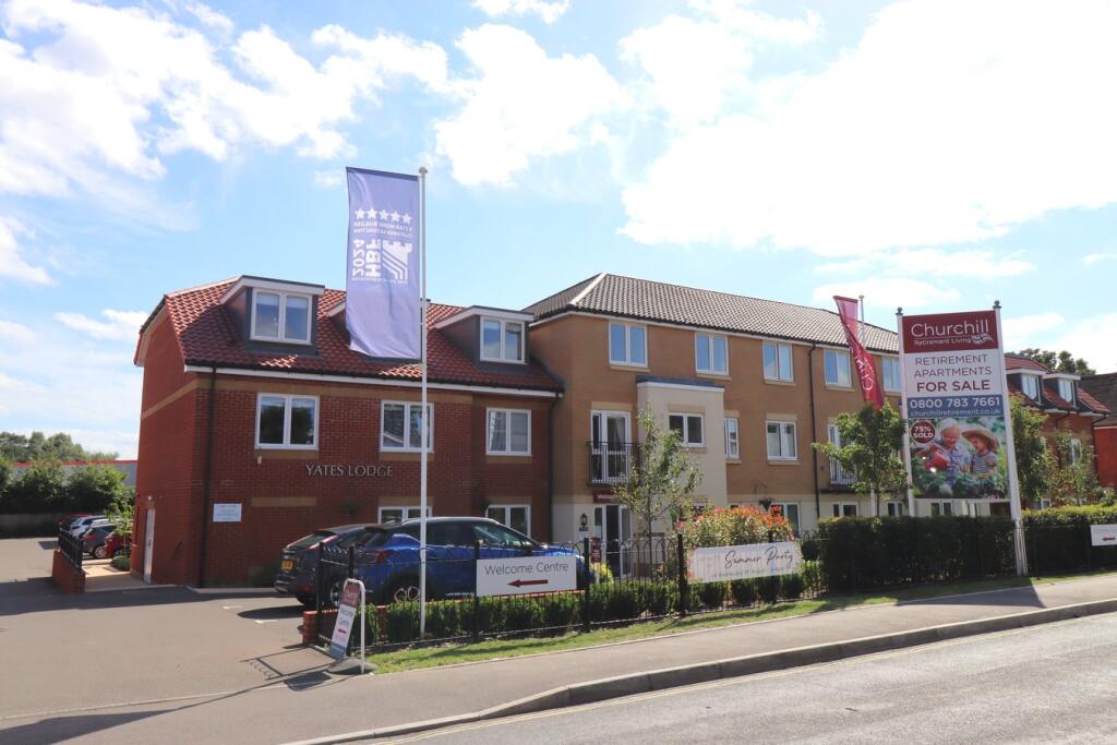 1-bed other on Victoria Road, Farnborough, GU14, £299,950