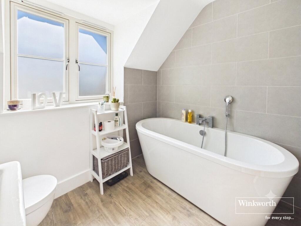 Worlds End, Beedon, Newbury, Berkshire, RG20 - More