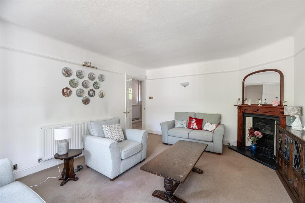 House in Croydon - More