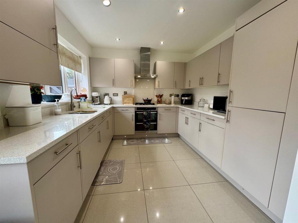 Grangewood Park Avenue, Burnham-on-Crouch photo 3