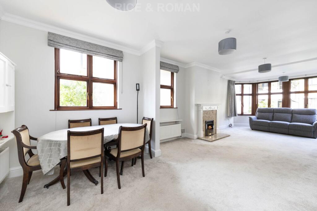Victoria Place, Esher photo 4