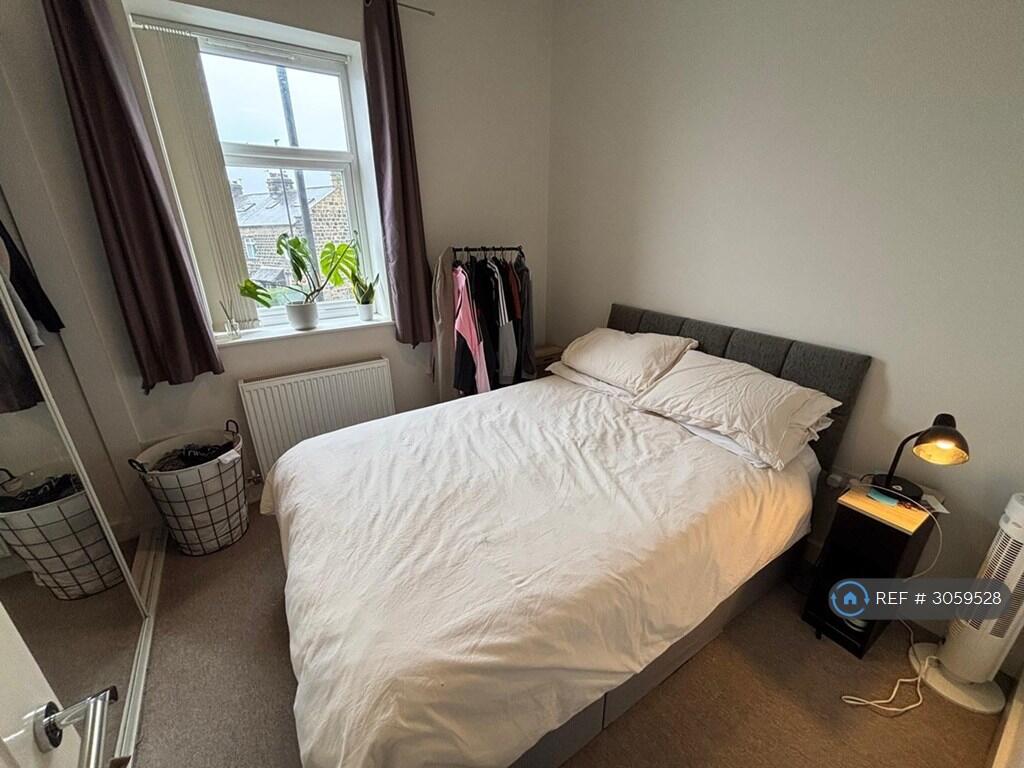 Apartment in Leeds - View 3