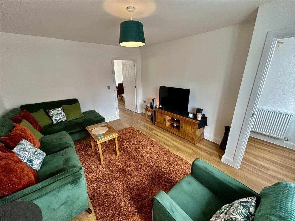 Vicarage Gardens, Tilstock, Whitchurch. photo 3