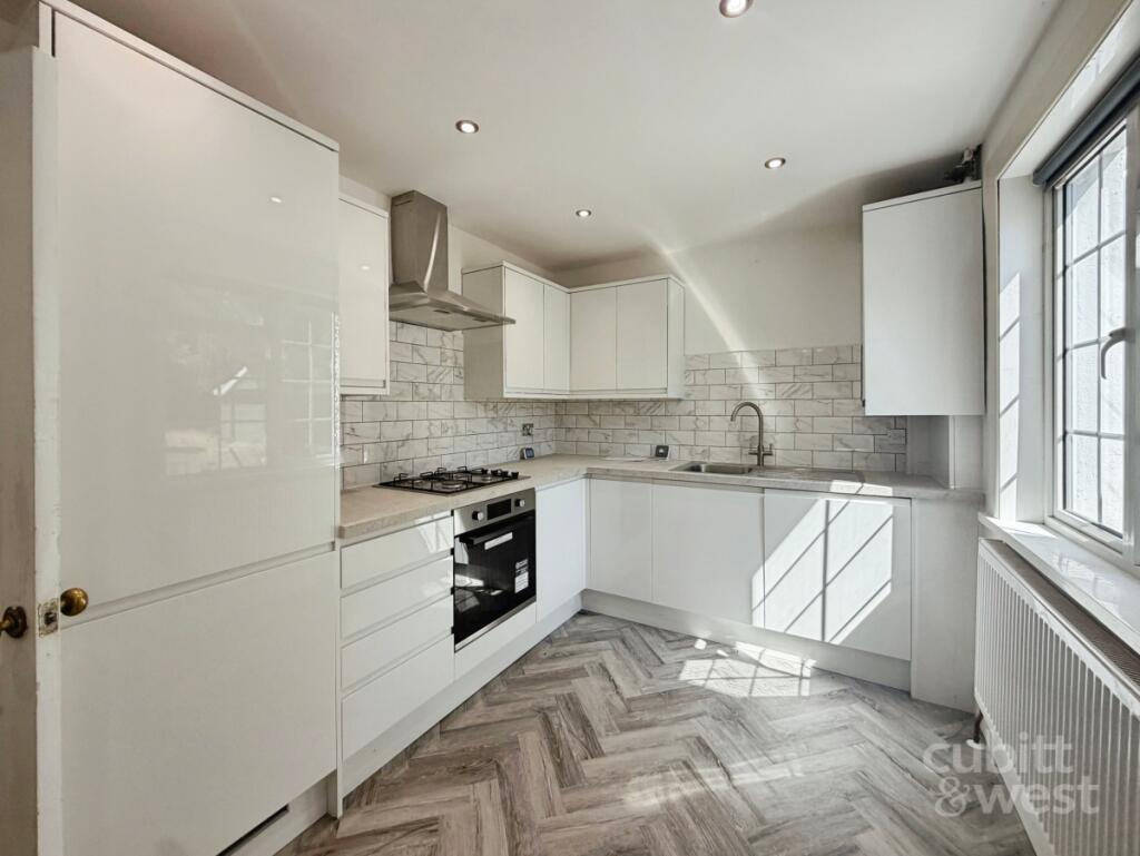 House in Havant, Hampshire - View 2