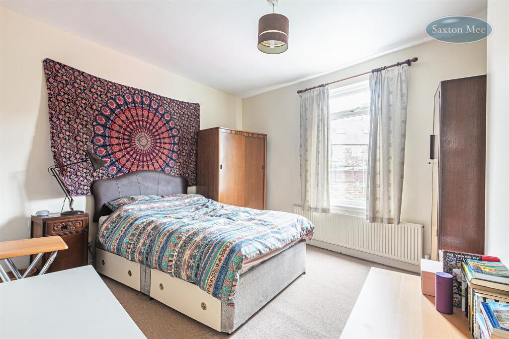House in Sheffield, Steel Bank, Crookes - More