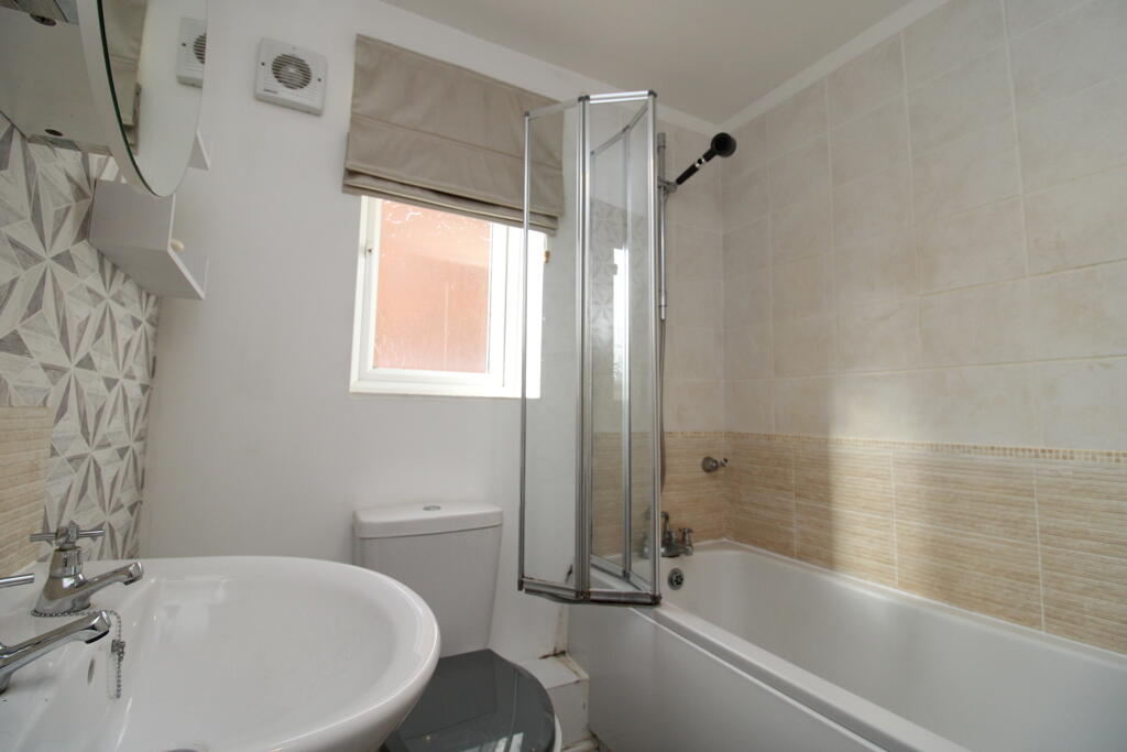 House in Stockton-on-Tees, Redcar and Cleveland - More