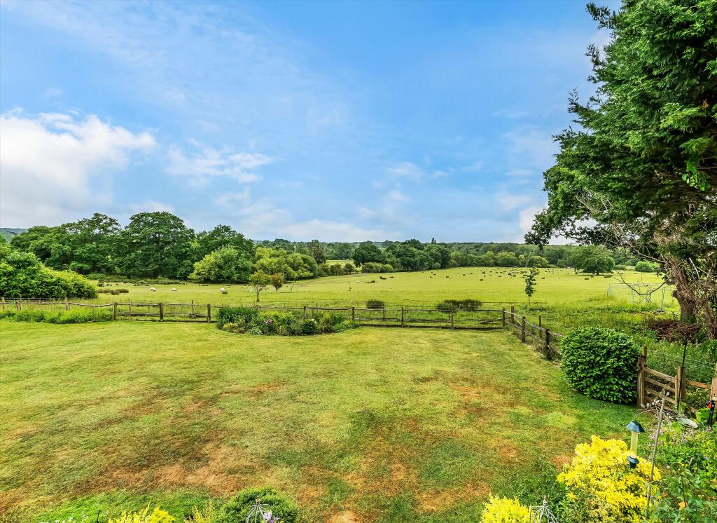 The Street, West Clandon, Guildford, Surrey, GU4 7TD photo 4