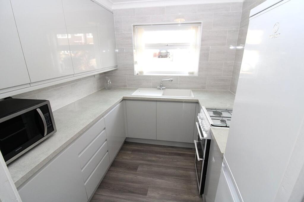 Fleet Hill Crescent, Monk Bretton, Barnsley photo 3