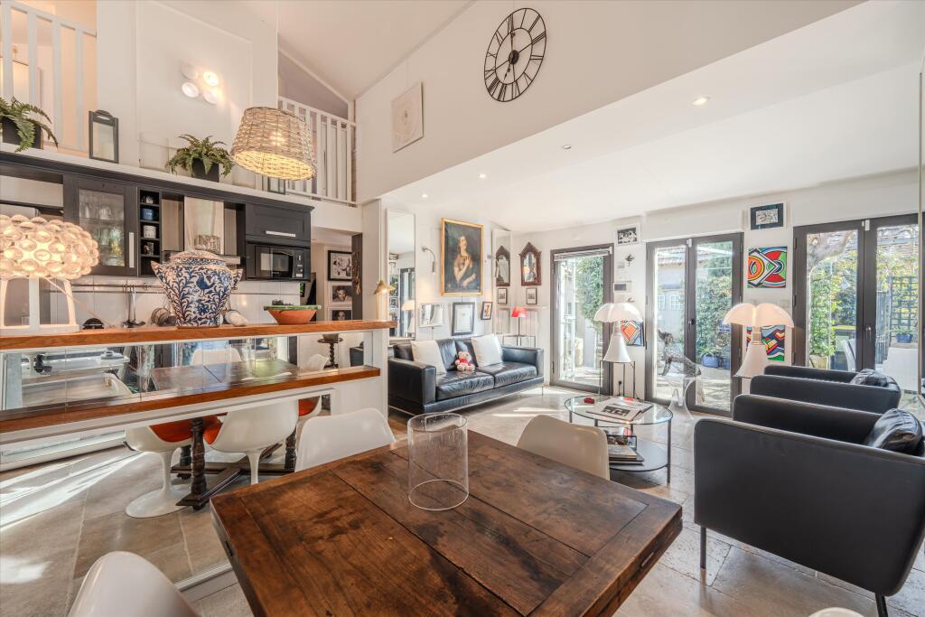 Main image of property: Provence-Alps-Cote d`Azur, Bouches-du-Rhône, Eygalières