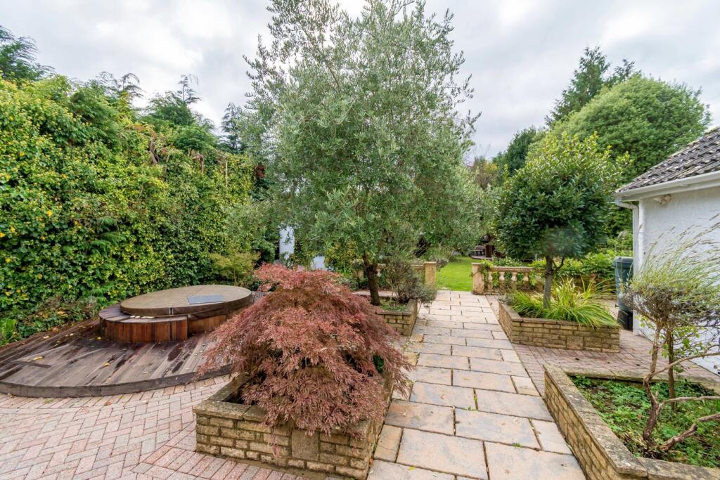 Wimborne Road East, Ferndown, BH22 photo 3