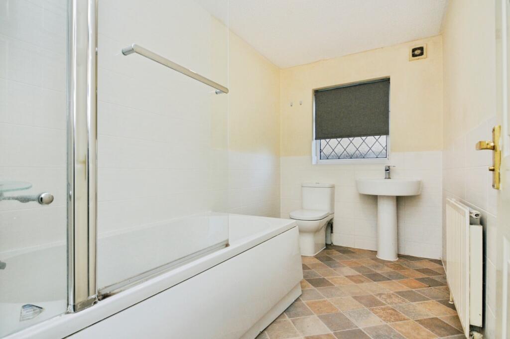 Philbrick Crescent, Rayleigh, Essex, SS6 photo 3