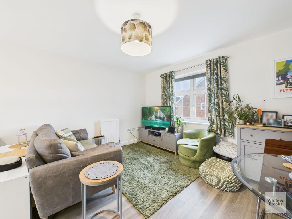 Apartment in Chichester, Oving - View 2
