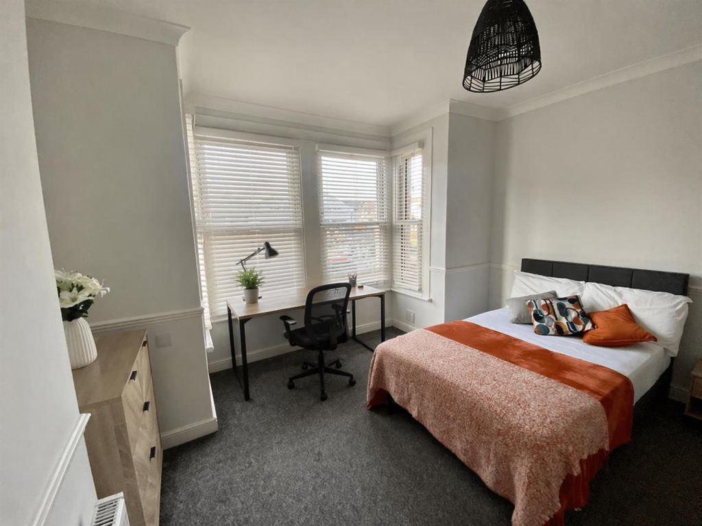 Main image of property: West Road, Westcliff-On-Sea
