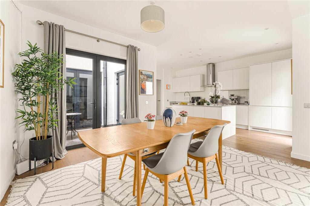 Apartment in London - View 5
