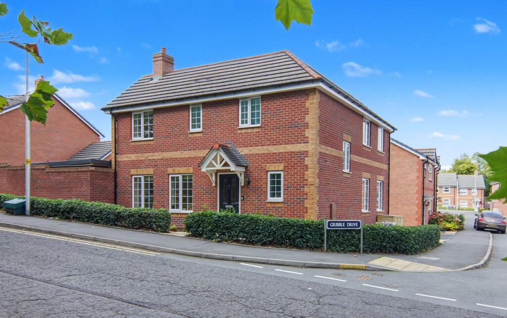 3-bed detached on Haywood Road, Warwick, CV34, £475,000