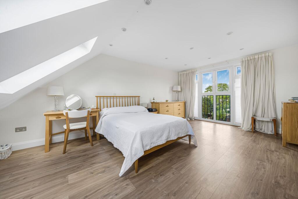 House in Twickenham - View 4