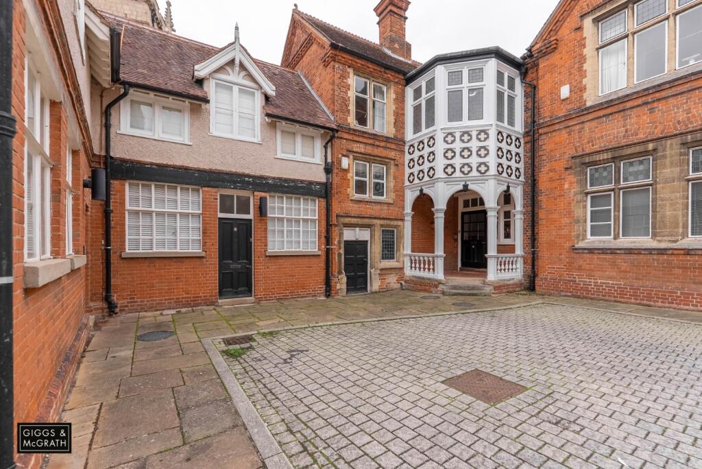 Apartment 3, Walden House, George Street, Huntingdon, Cambridgeshire, PE29 3AD photo 2