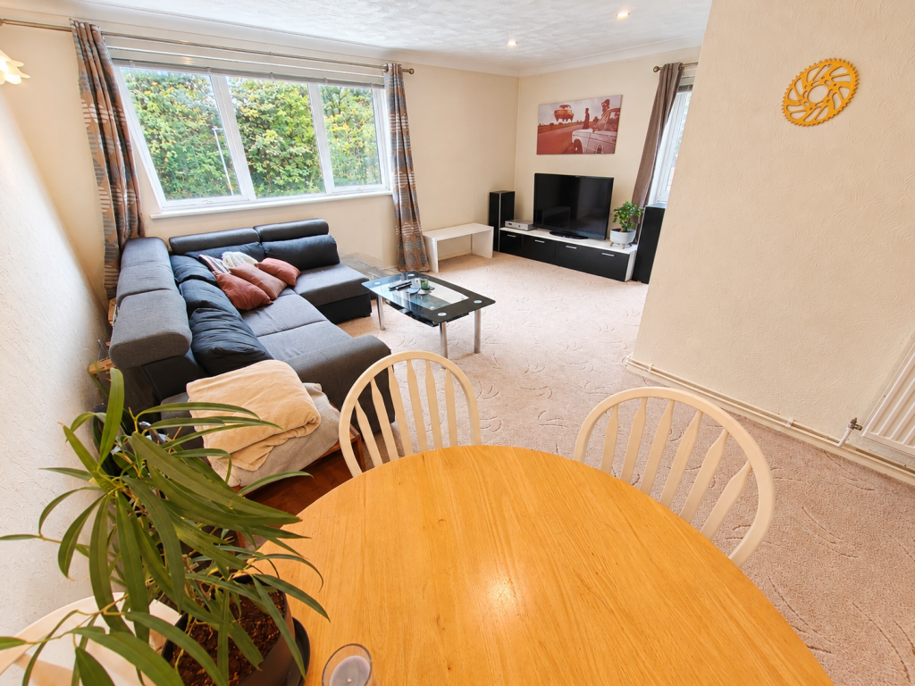 Apartment in Northampton, North Northamptonshire - View 5