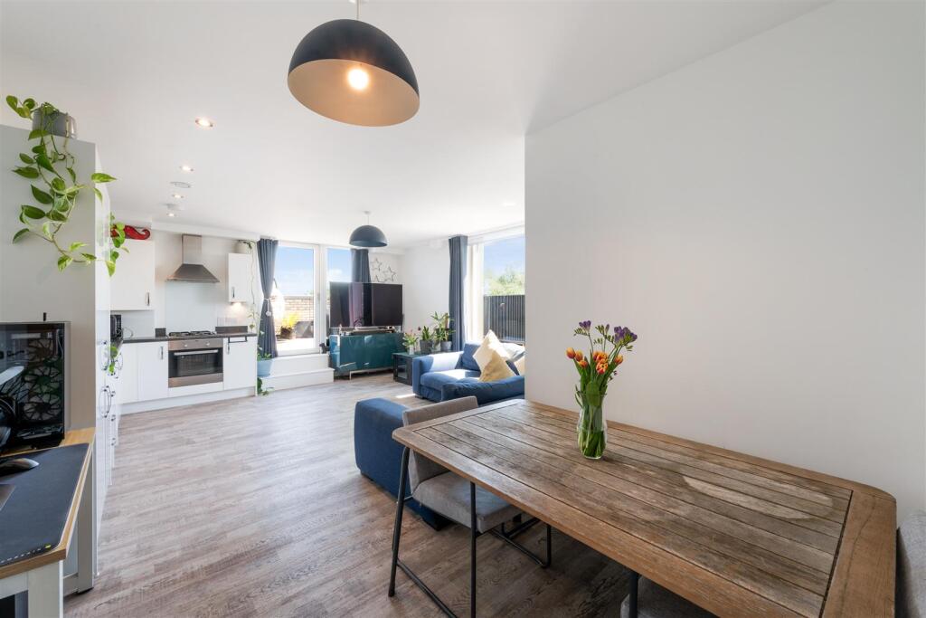 Apartment in London - View 3