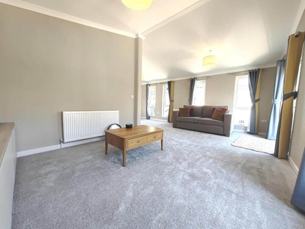 House in Wokingham - View 6