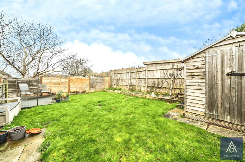 Beaumont Crescent, Brackley, Northamptonshire photo 4