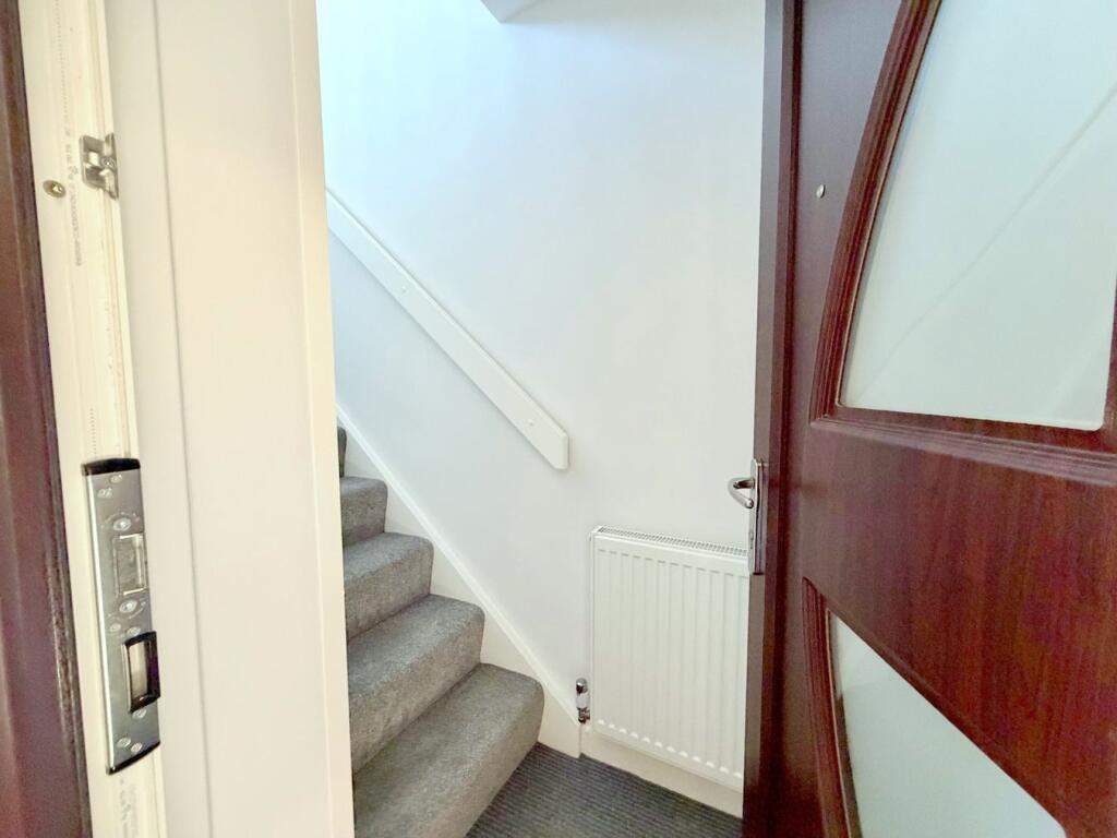 Lander Close, Baiter, Poole, BH15 photo 4
