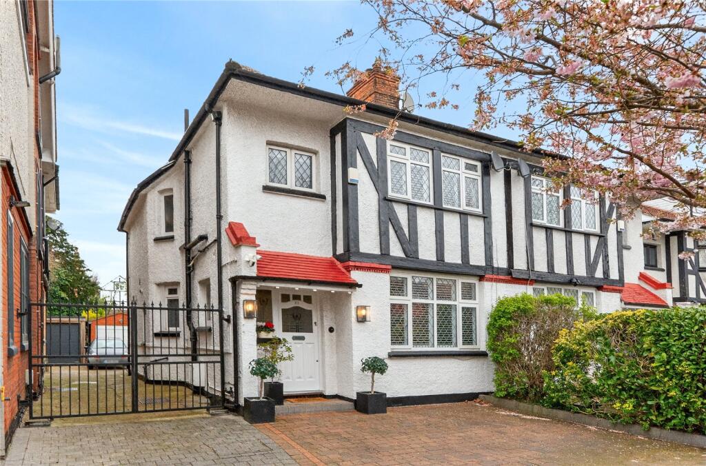 Main image of property: Park Avenue, Enfield, EN1