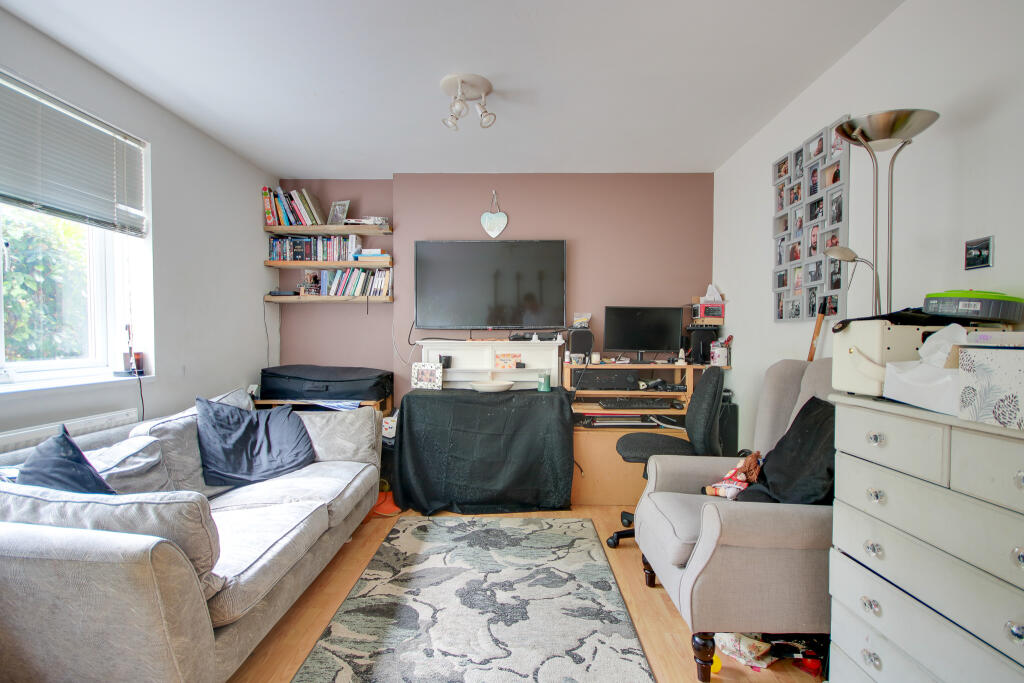 Apartment in Southampton - View 4